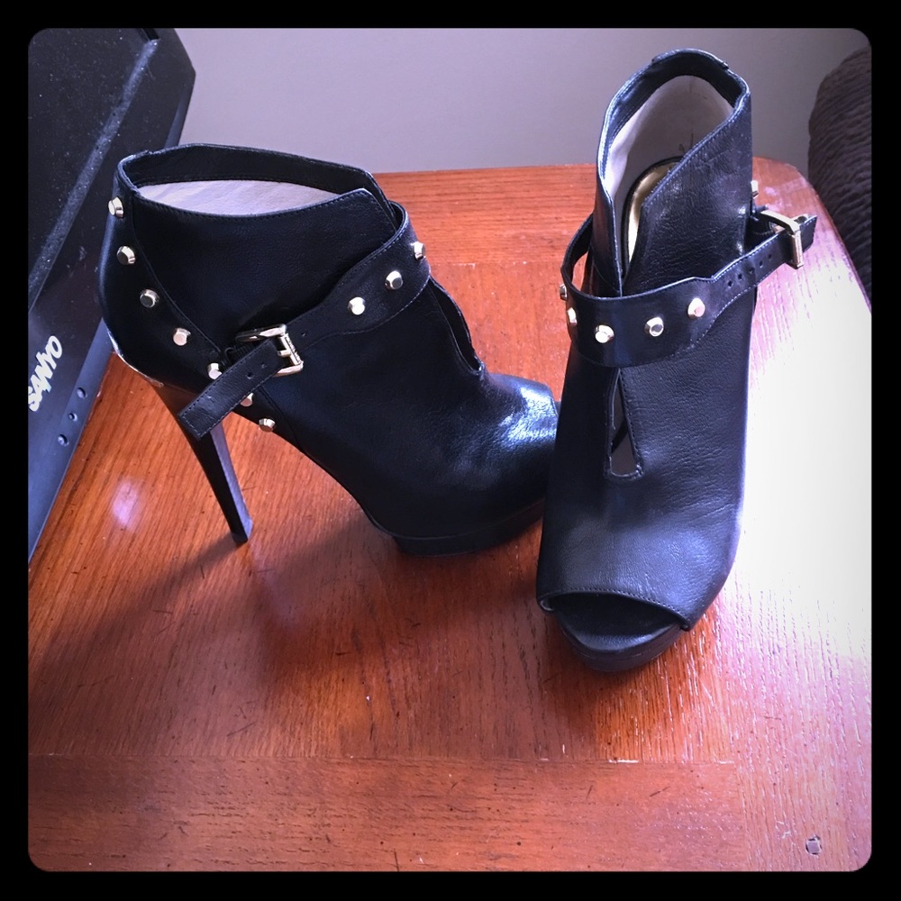 Peep Toe Pumps